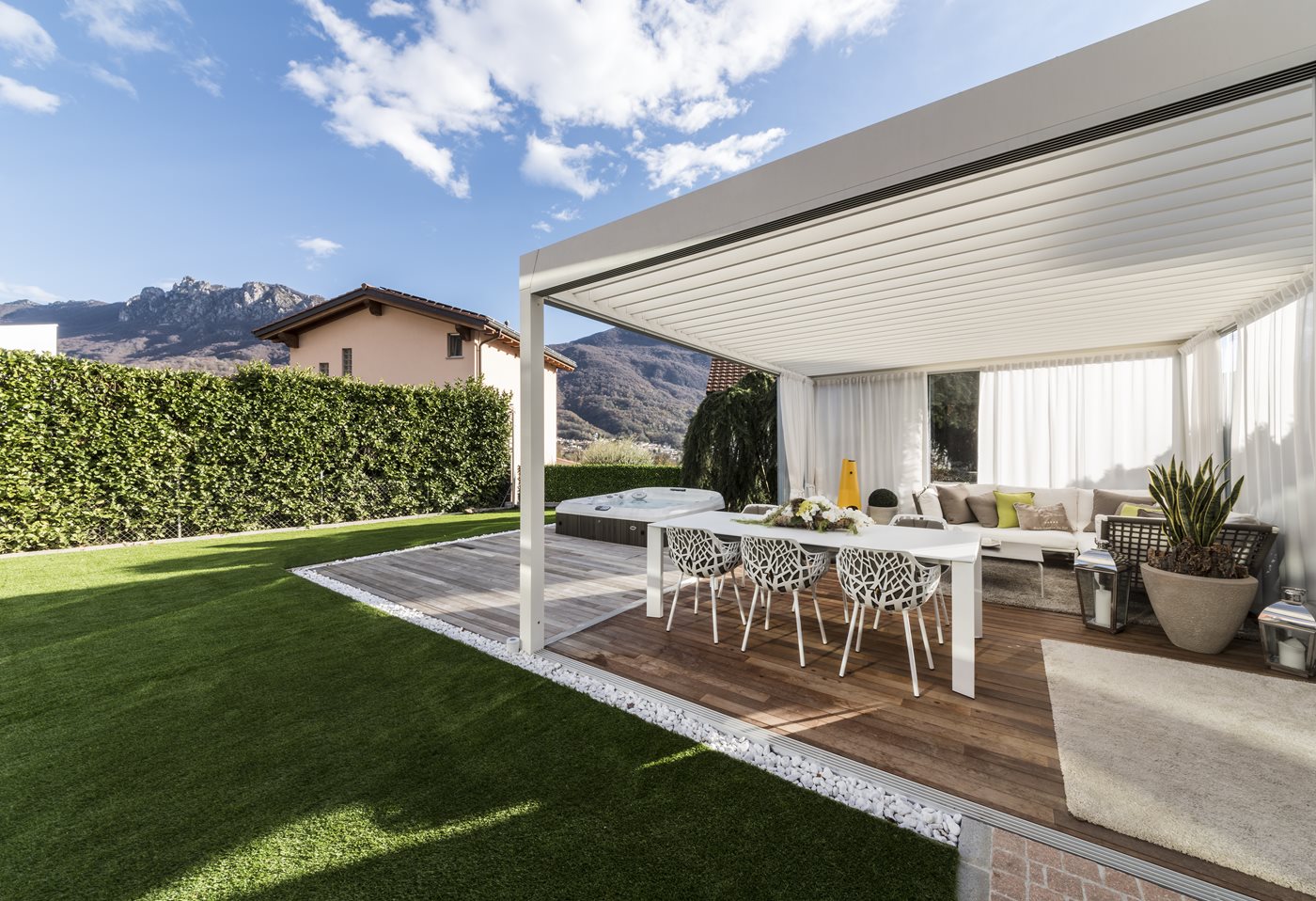 Bioclimatic pergola